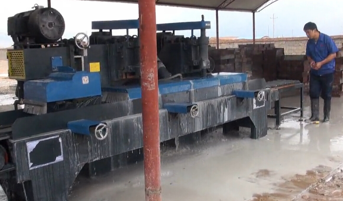 路沿石路面磚加工機器調試視頻 路沿石路面磚加工機器調試視頻