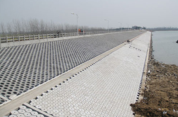 使用河壩堤壩護(hù)坡模具的重要性及相比傳統(tǒng)護(hù)坡的優(yōu)勢(shì) 使用河壩堤壩護(hù)坡模具的重要性及相比傳統(tǒng)護(hù)坡的優(yōu)勢(shì)