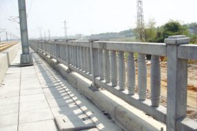 水泥混凝土制品高鐵柵欄模具施工案例 水泥混凝土制品高鐵柵欄模具施工案例