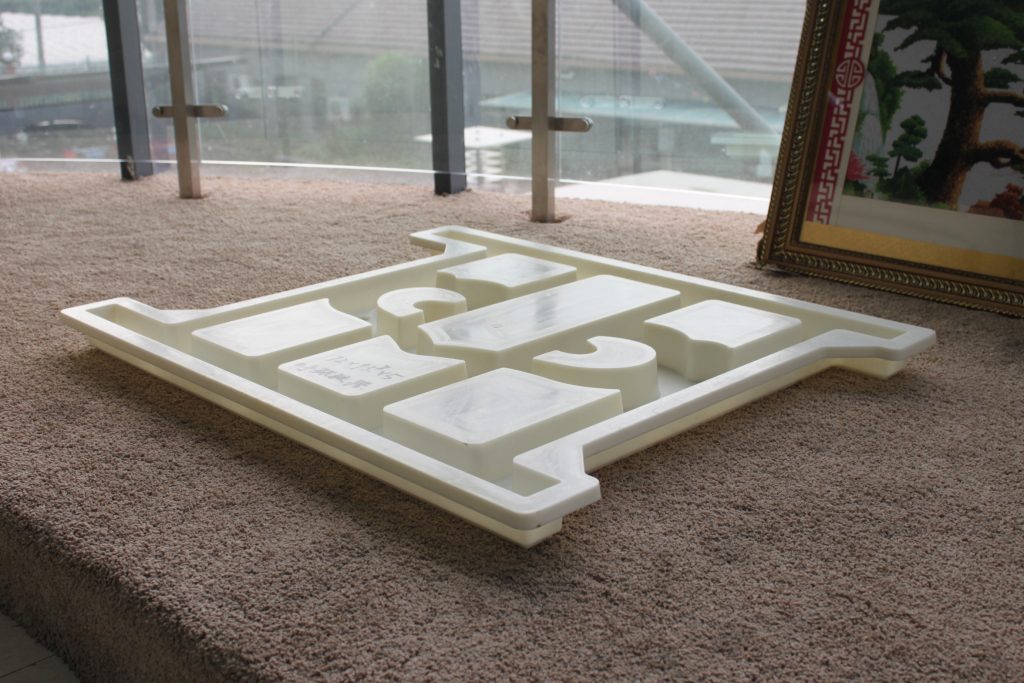 水泥護欄塑料模具發展前景一片光明 水泥護欄塑料模具發展前景一片光明