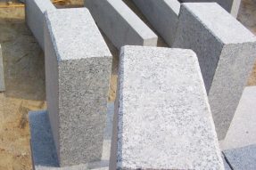 路沿石材質(zhì)具體有哪些 路沿石材質(zhì)具體有哪些