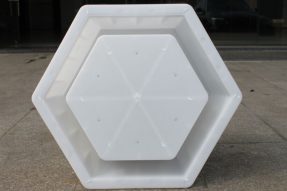 空心護(hù)坡塑料模具的優(yōu)勢(shì) 空心護(hù)坡塑料模具的優(yōu)勢(shì)