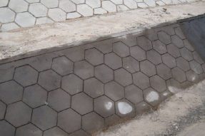 實(shí)心護(hù)坡塑料模具和空心護(hù)坡塑料模具分別用在哪里? 實(shí)心護(hù)坡塑料模具和空心護(hù)坡塑料模具分別用在哪里?