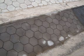 水利六角護坡塑料模具在堤防上的應用 水利六角護坡塑料模具在堤防上的應用