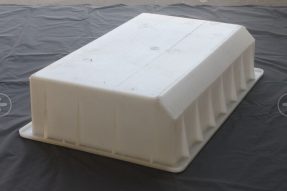 道牙石模具預(yù)制過程中振動臺的安全使用 道牙石模具預(yù)制過程中振動臺的安全使用