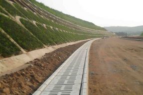 甘肅拱形護坡模具施工案例 甘肅拱形護坡模具施工案例