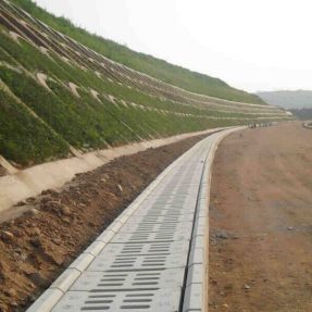 甘肅拱形護坡模具施工案例 甘肅拱形護坡模具施工案例