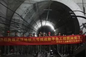 地鐵疏散平臺蓋板模具及支架武漢地鐵六號線施工案例 地鐵疏散平臺蓋板模具及支架武漢地鐵六號線施工案例