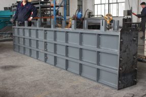 鋼制混凝土擋土墻模具雙欄片組合設(shè)計 鋼制混凝土擋土墻模具雙欄片組合設(shè)計