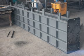 水泥擋渣墻鋼模具手工制作流程 水泥擋渣墻鋼模具手工制作流程