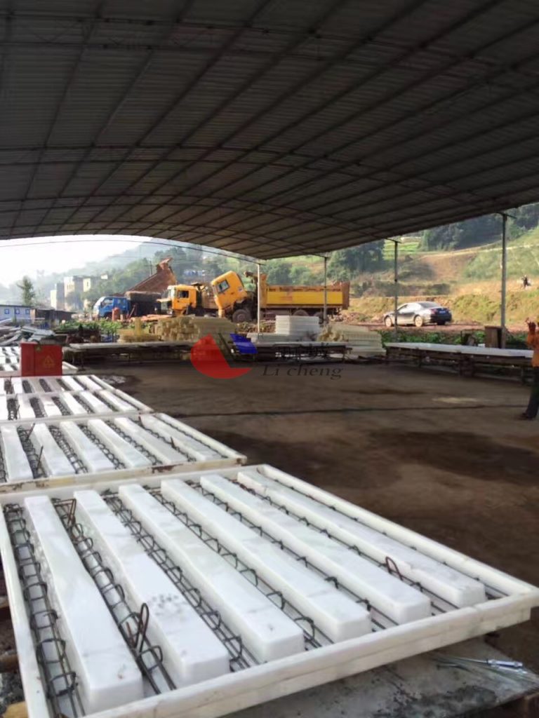 現(xiàn)澆水泥護欄模具施工工藝以及運輸要求 現(xiàn)澆水泥護欄模具施工工藝以及運輸要求