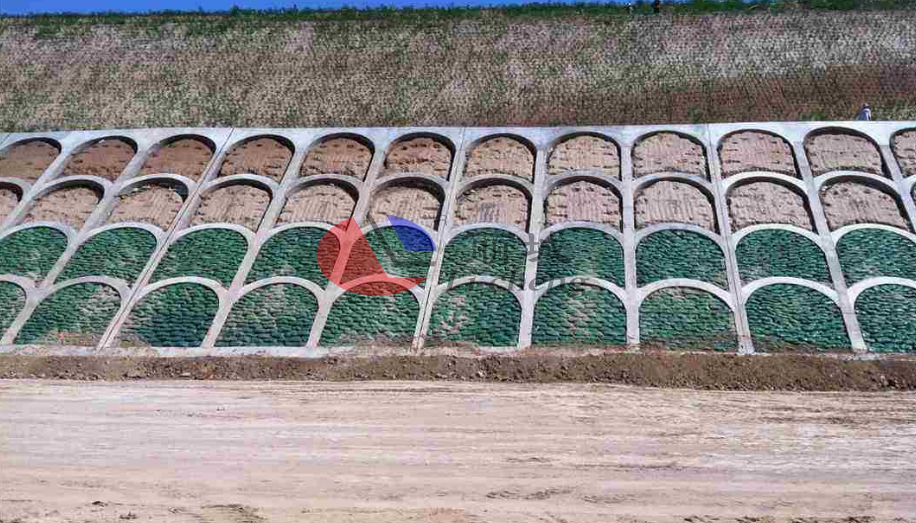 預制混凝土護坡磚塑料模具坡面護坡安全施工方案措施 預制混凝土護坡磚塑料模具坡面護坡安全施工方案措施